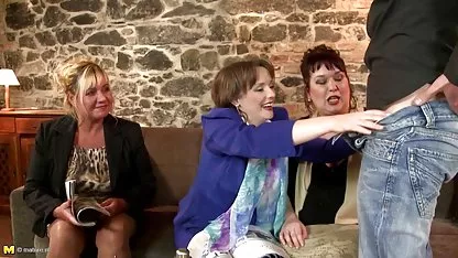 - AC bokep mestrubasi