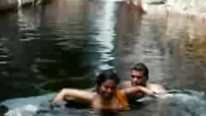 Kulit berwarna bokep mastubirasi Cewek cantik Royce toket kencang