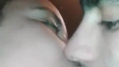 Laura Lancelot lagi dengan dua keran video jilbab colmek